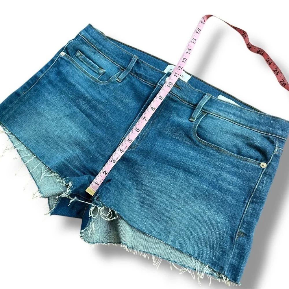 Frame Denim Le Cutoff Frayed Hem Shorts in Clintwood | Women’s Size 32